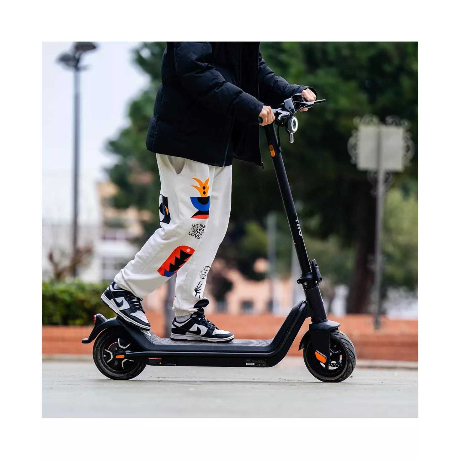 NIU KQi3 Sport Electric Scooter - Image 2
