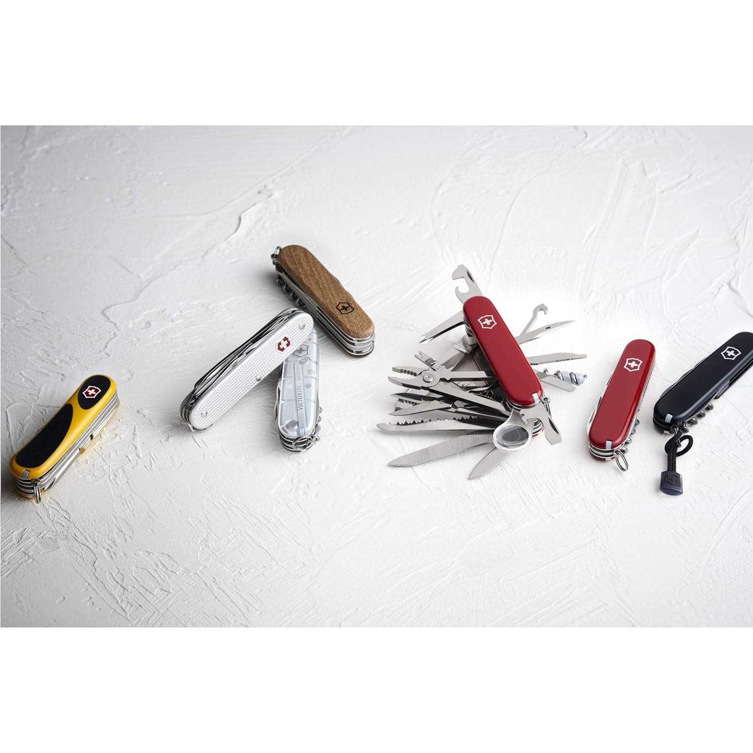 Victorinox Huntsman Swiss Army Knife - Image 4