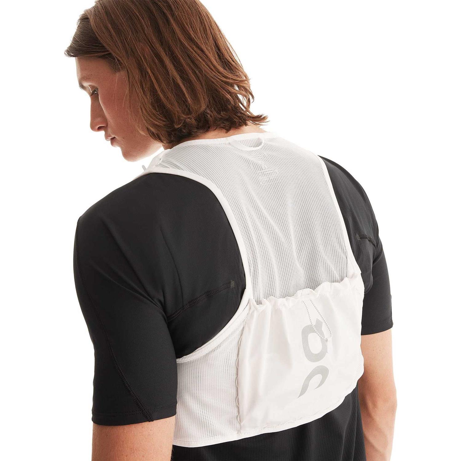 On Ultra Vest Black - Image 3