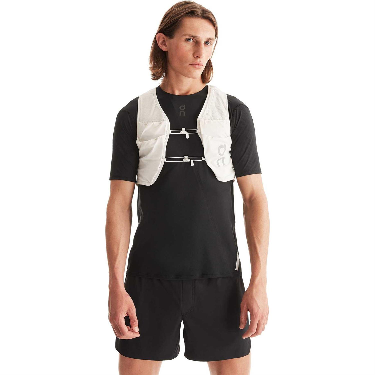 On Ultra Vest Black - Image 3