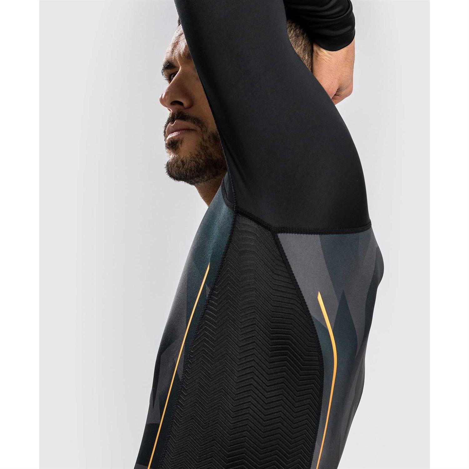 Venum Razor Rashguard Long Sleeves - Image 5