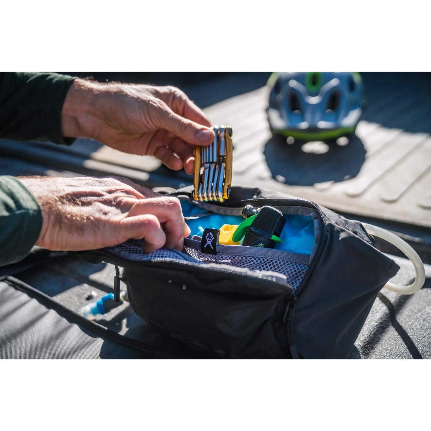 Hydro Flask Down Shift Hydration Hip Pack - Image 3