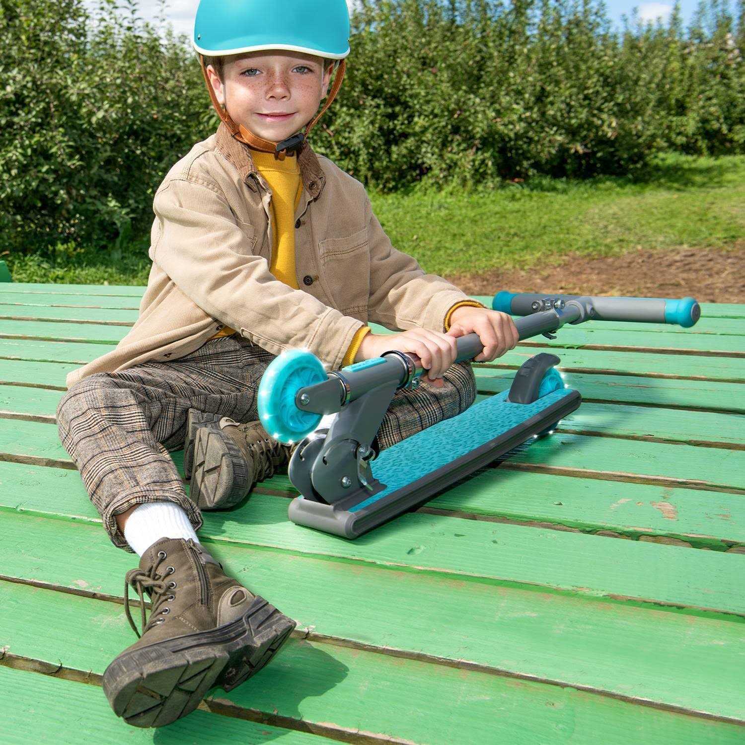Jetson Leo Folding Kick Scooter - Image 3