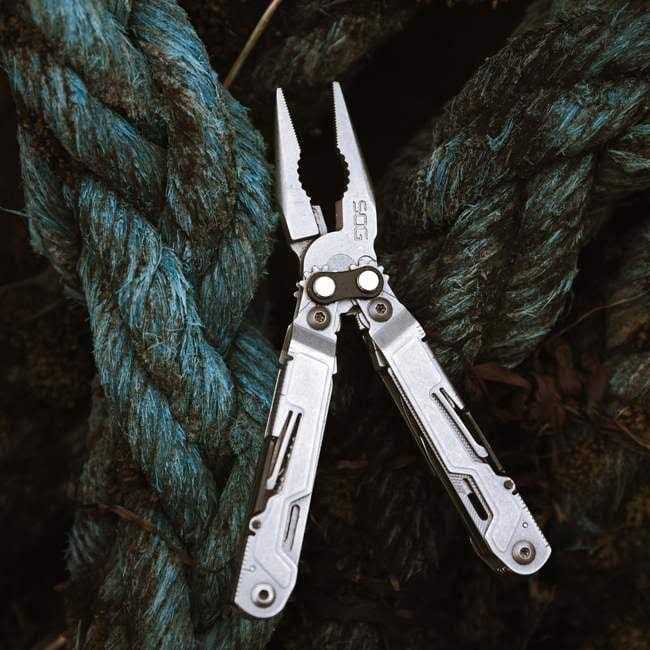 Sog Power Pint Multi-Tool - Image 4