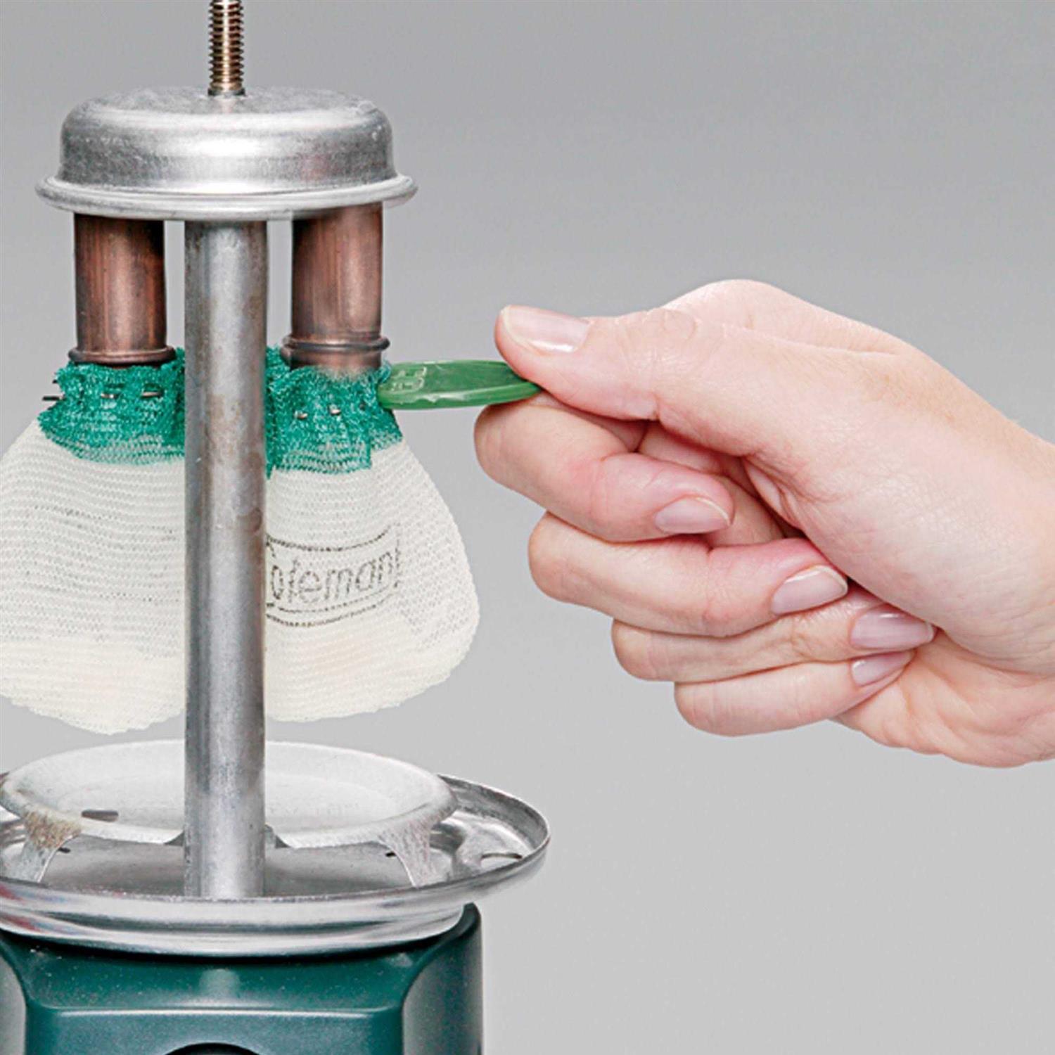 Coleman Deluxe Propane Lantern with Case - Image 3