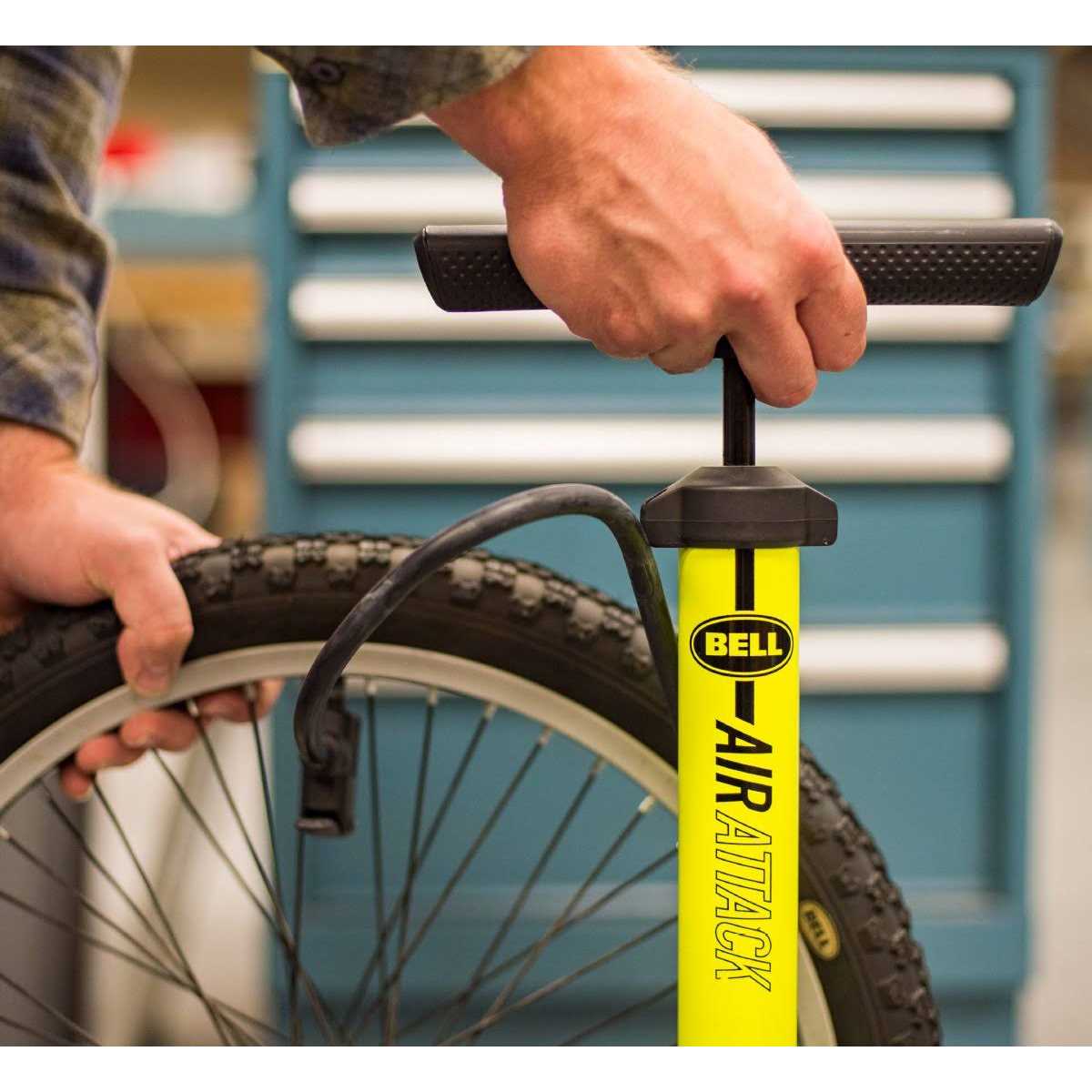 Bell Sports Air Attack 650 High-Volume Bicycle Floor Pump with Gauge - Image 5