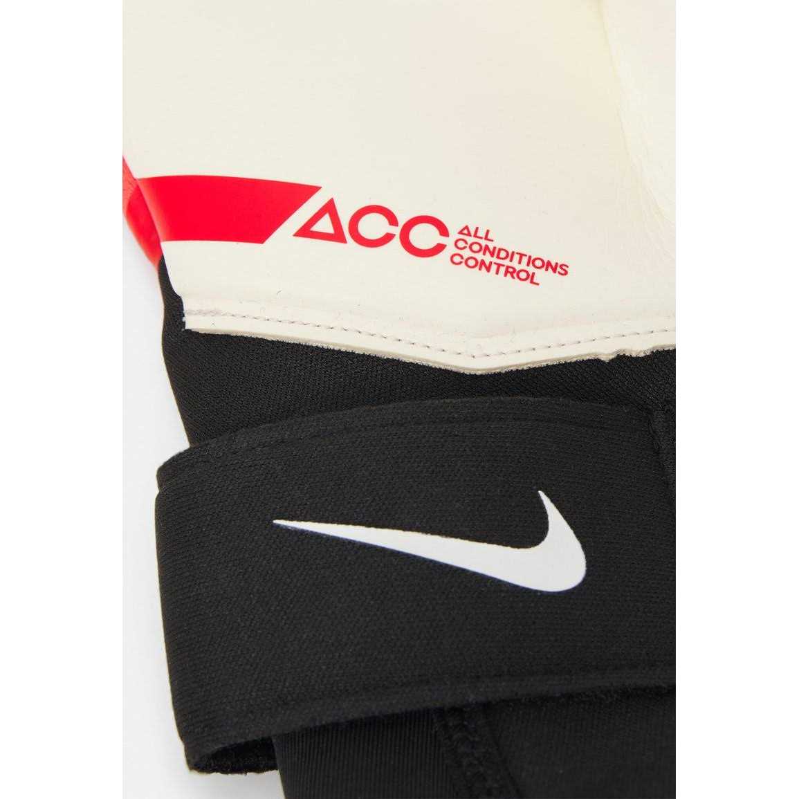Nike Phantom Elite Goalkeeper Gloves - Image 5