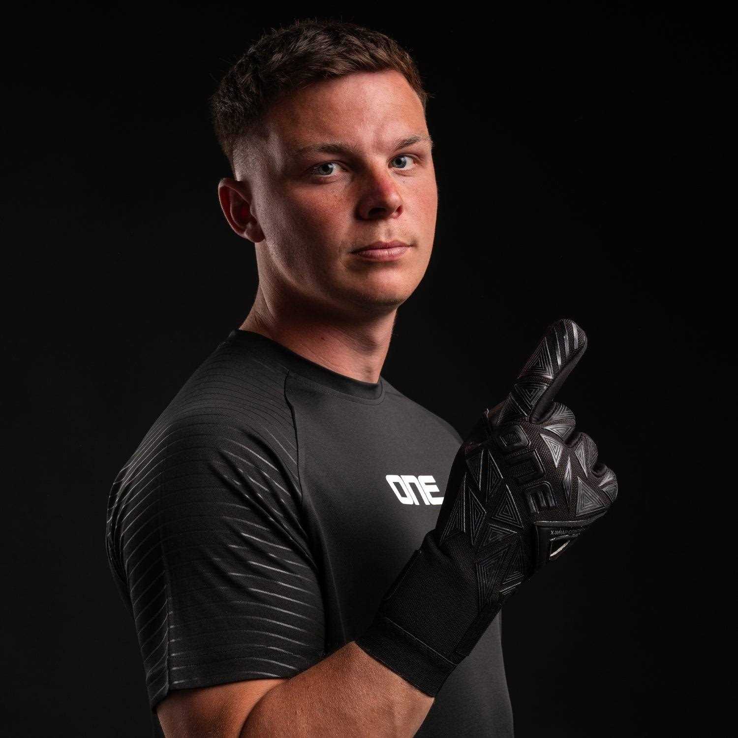 One GEO 3.0 Goalkeeper Gloves - Image 4