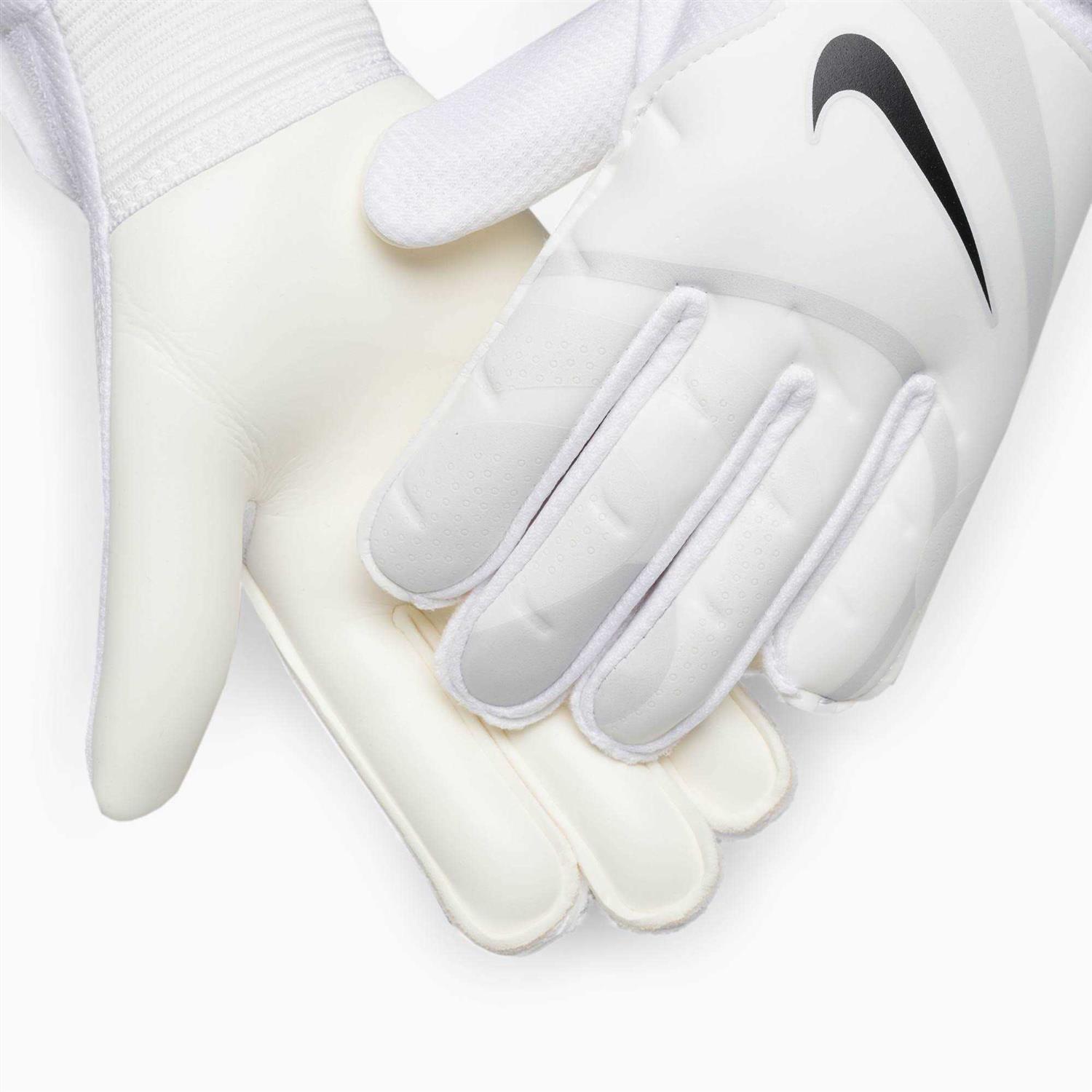 Nike Match Goalkeeper Gloves - Image 3
