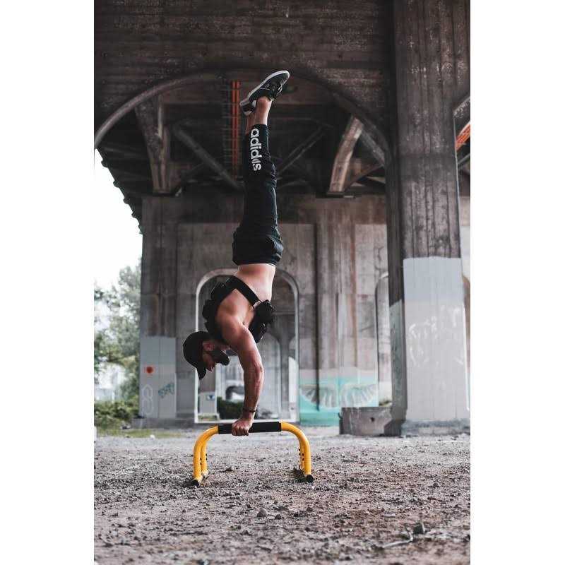 MVRK Adjustable Weighted Vest Men Weighted Workout Vest With Iron Weights - Image 4