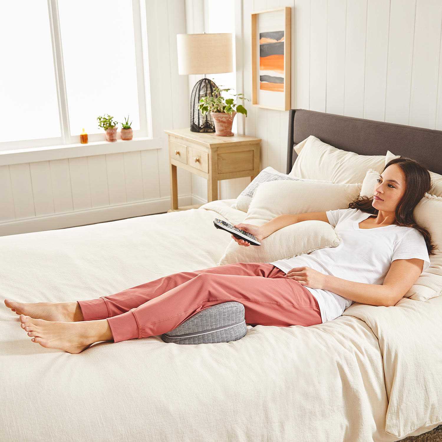 Loungeables Knee Pillow - Image 3